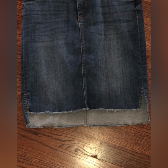 Kut from the Kloth Connie denim jean skirt size 6 raw hem - Picture 4 of 6